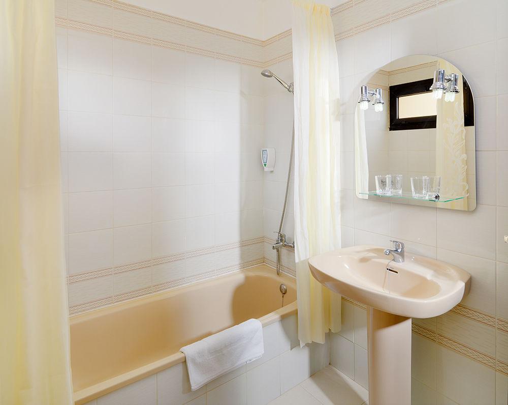 Paradise Court Aparthotel Адехе Екстериор снимка