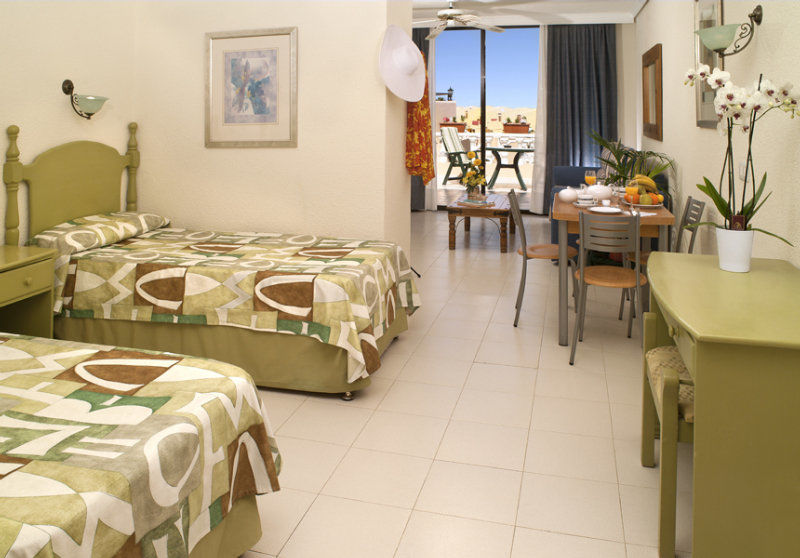 Paradise Court Aparthotel Адехе Екстериор снимка